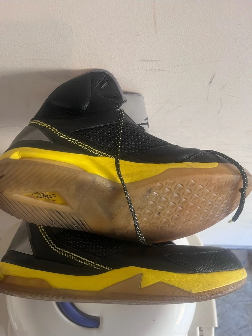 Jordan Men's Black and Yellow Athletic Basketball Shoes
